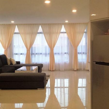 Cherloft@Samsuria Beach Residences Kampung Sungai Ular Bagian luar foto
