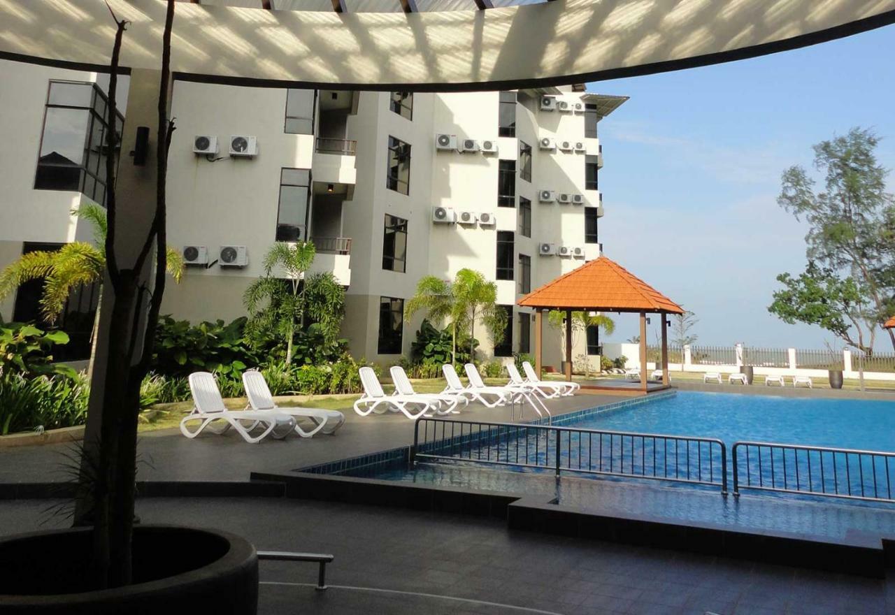 Cherloft@Samsuria Beach Residences Kampung Sungai Ular Bagian luar foto